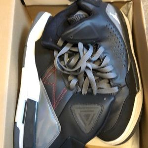 Jordan SC-3 BG flight 7y = 9 woman’s